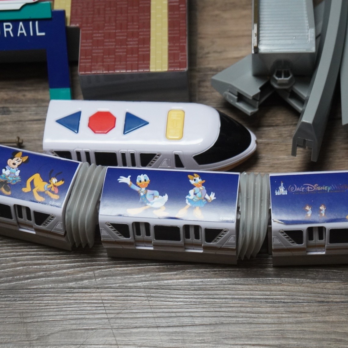 Disney Walt Disney World Monorail Playset Toy Locomotive Cars Track Station