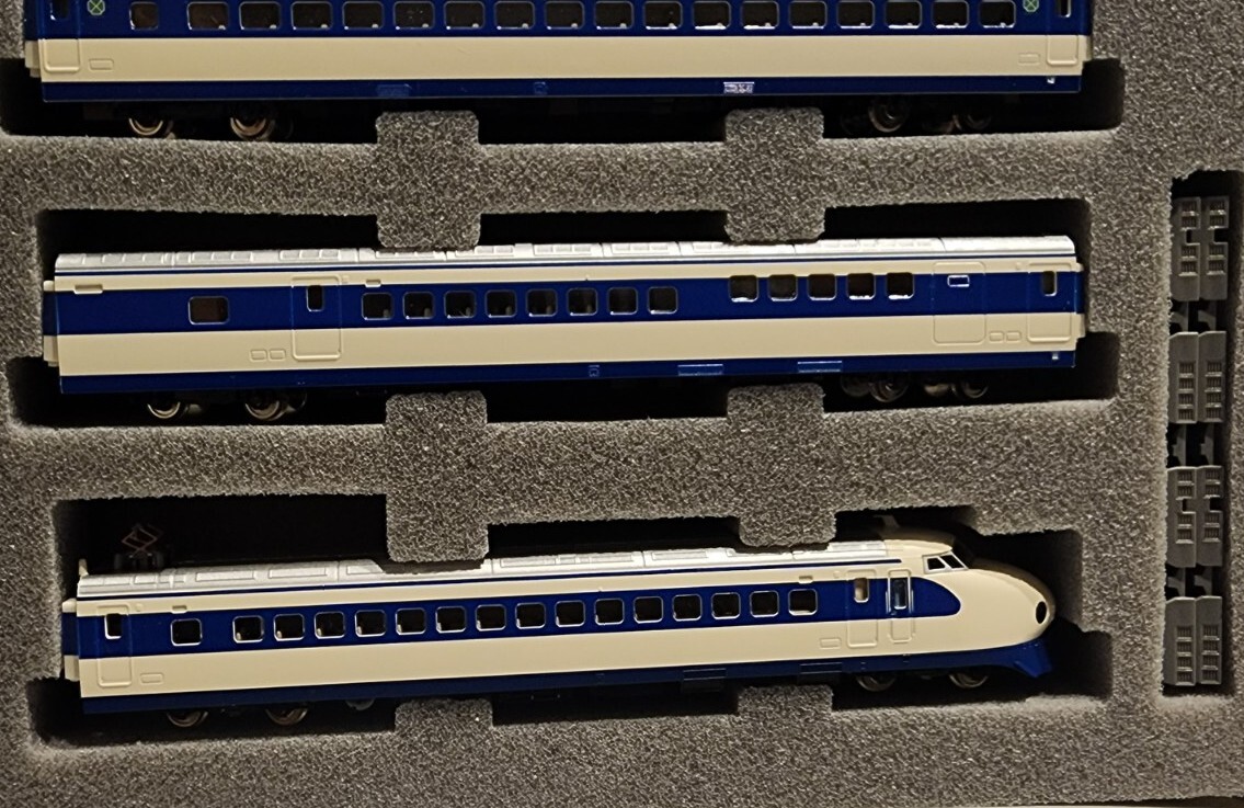 TOMIX N Scale 92704 Bullet Train 02000 Series TOKAiDO/SANYO Shinkansen Set