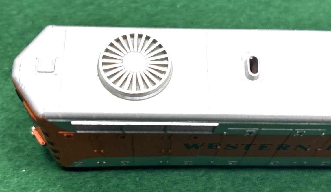 AHM Western Pacific GP18 5013-02 HO Diesel Engine 1980 Flashing Beacon, Unused