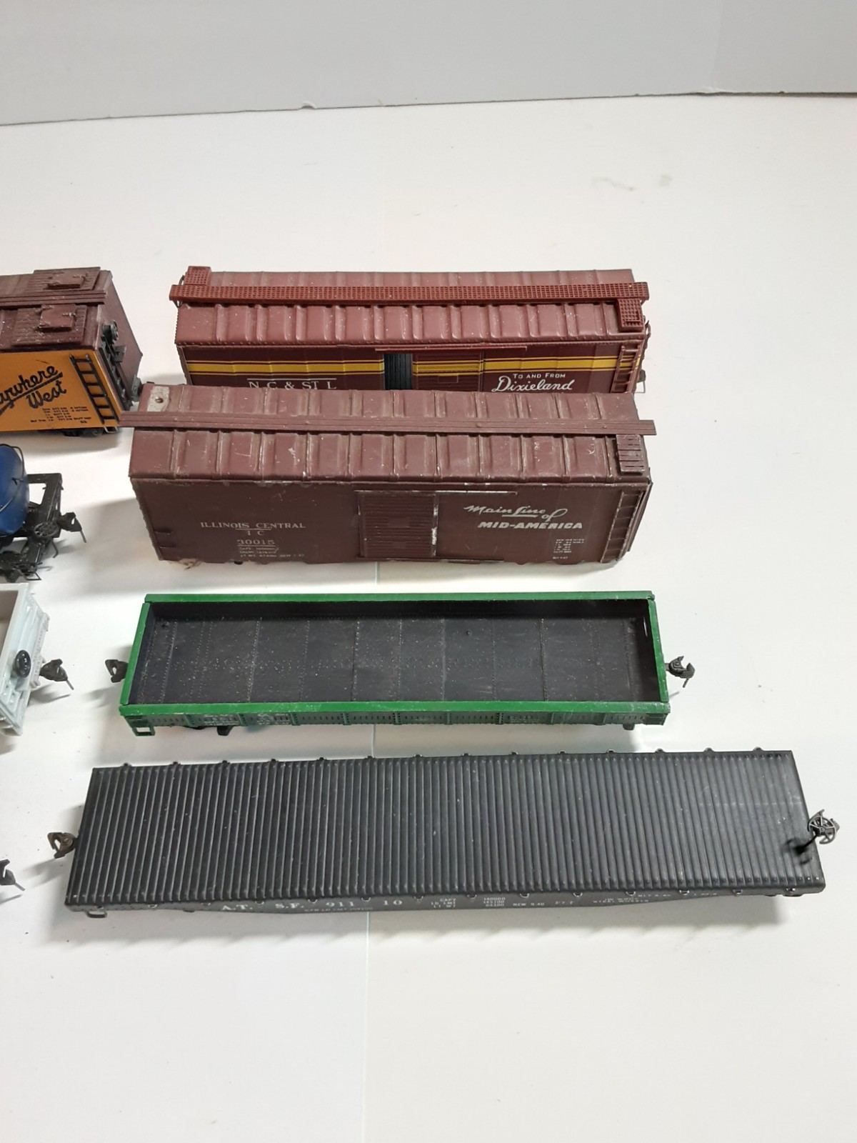 Vtg Lot Of 8 Box Cars, Tanker Cars, Flat Cars, Gondola See Description (4)