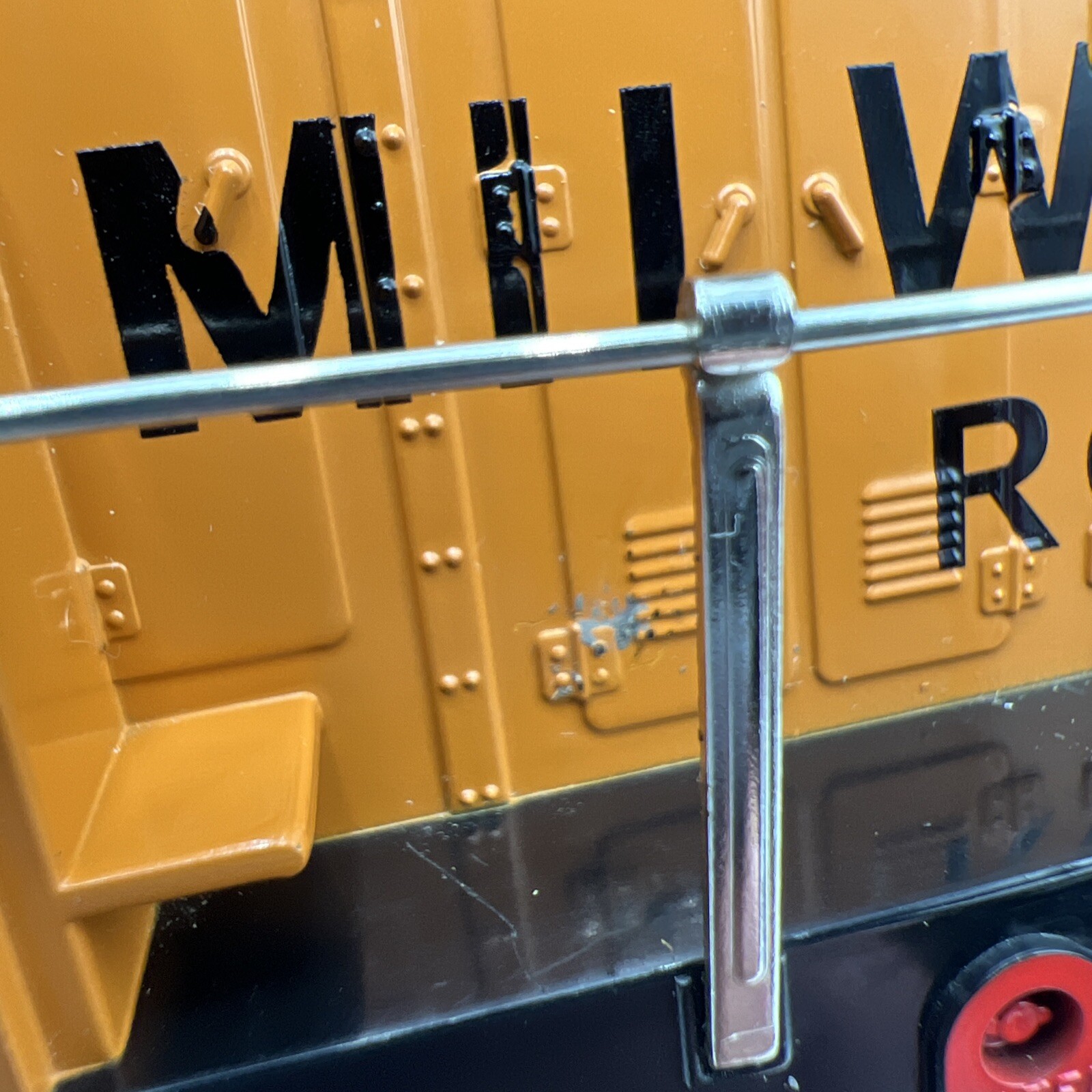 RMT O/O-27 GAUGE RMT-4161 MILWAUKEE ROAD GP DIESEL LOCOMOTIVE #273 IN BOX