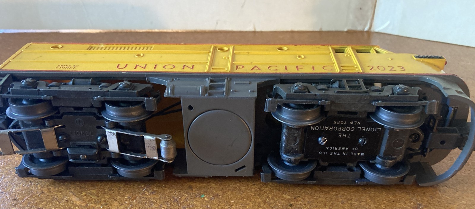 Lionel Postwar O-27 No. 2023 Yellow UP A-A FA Diesels & 3 Yellow Passenger Cars