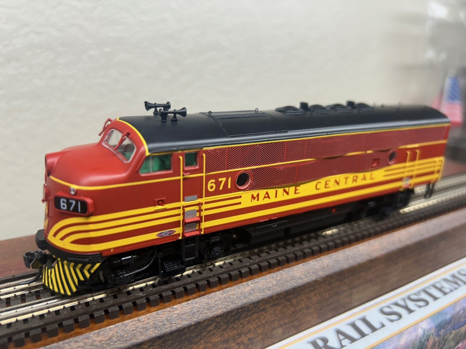 MAINE CENTRAL EMD F3A LOCO 671 – FACTORY DC/DCC / QUANTUM SOUND HO Scale NEW OOP