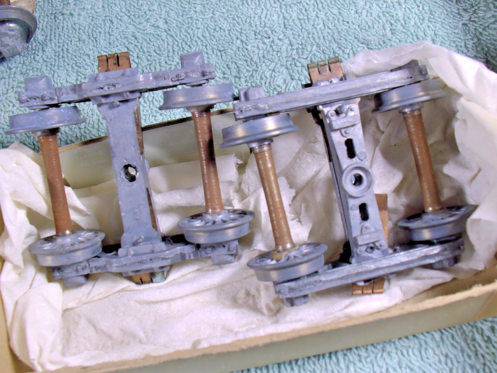 4 Pairs of O Scale Trucks, 3 are Auel, and 1 is Atlas, 2 rail new old stock.