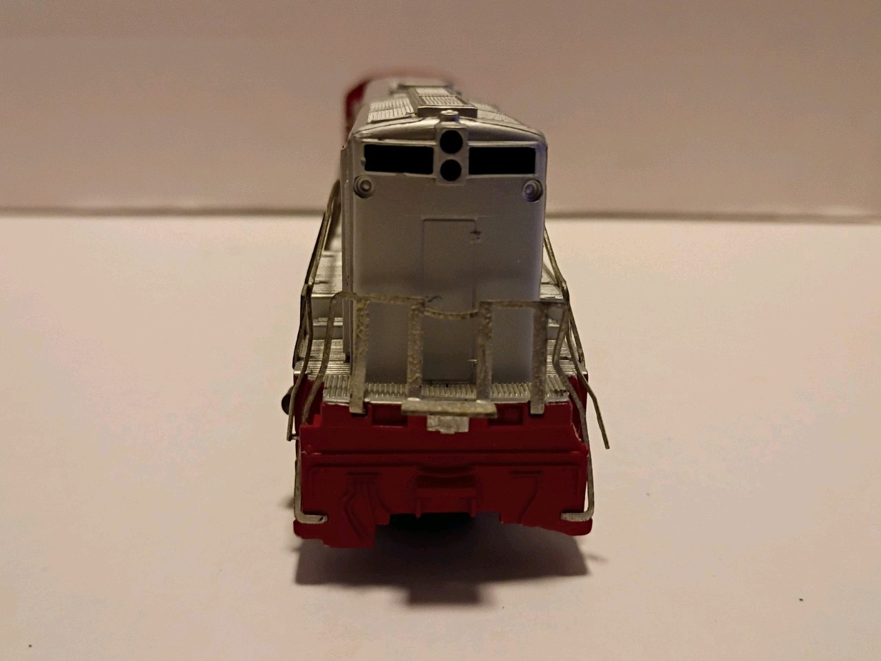 Bachmann GE U36B Diesel Locomotive. Santa Fe #350. Nice Shell!