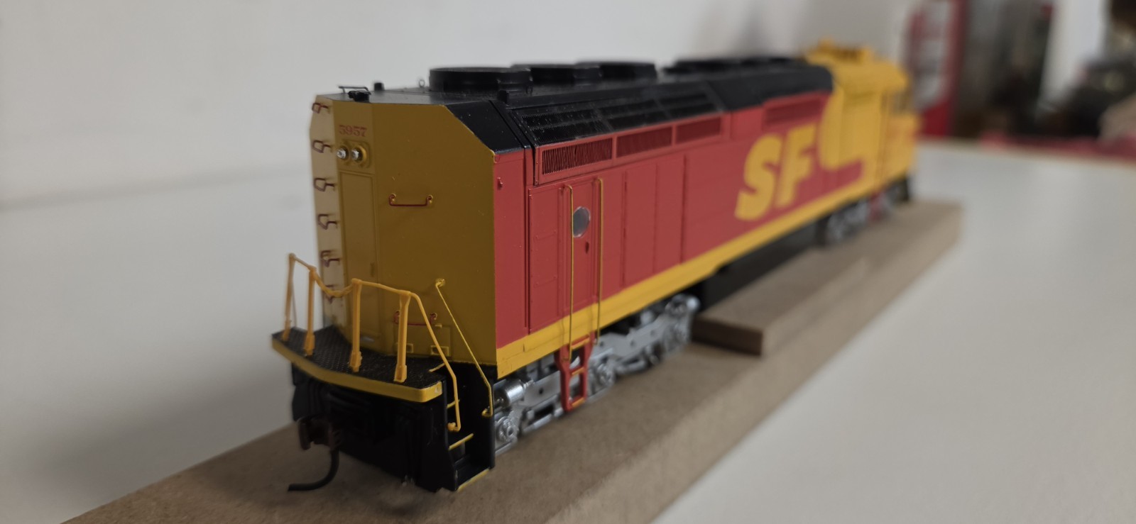 Athearn Genesis HO ATHG67658 F45 Santa Fe #5957 Kodachrome Tsunami Sound DCC/DC