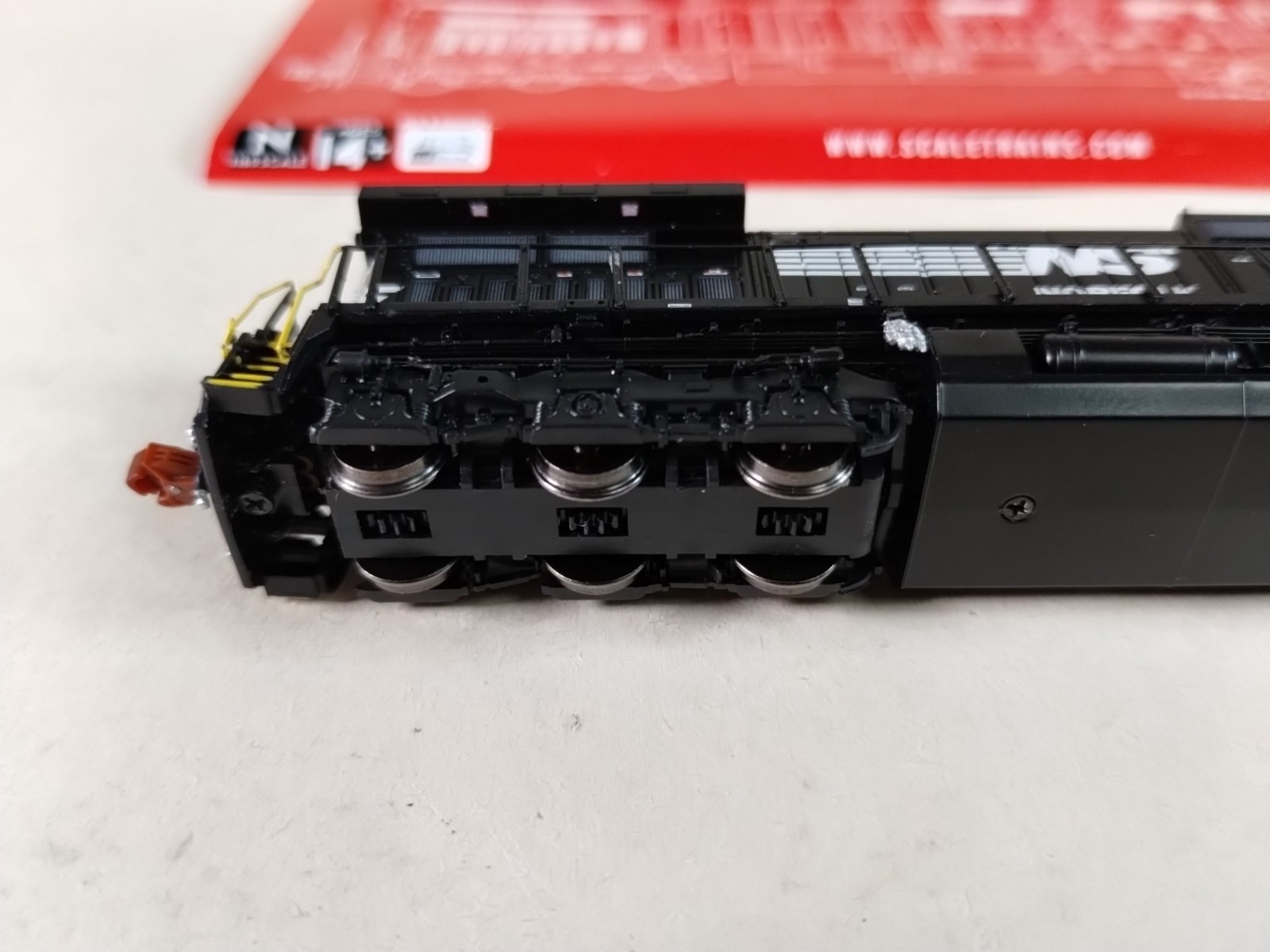 ScaleTrains Rivet Counter N Scale GE C40-9, Norfolk Southern #8840 DCC & Sound