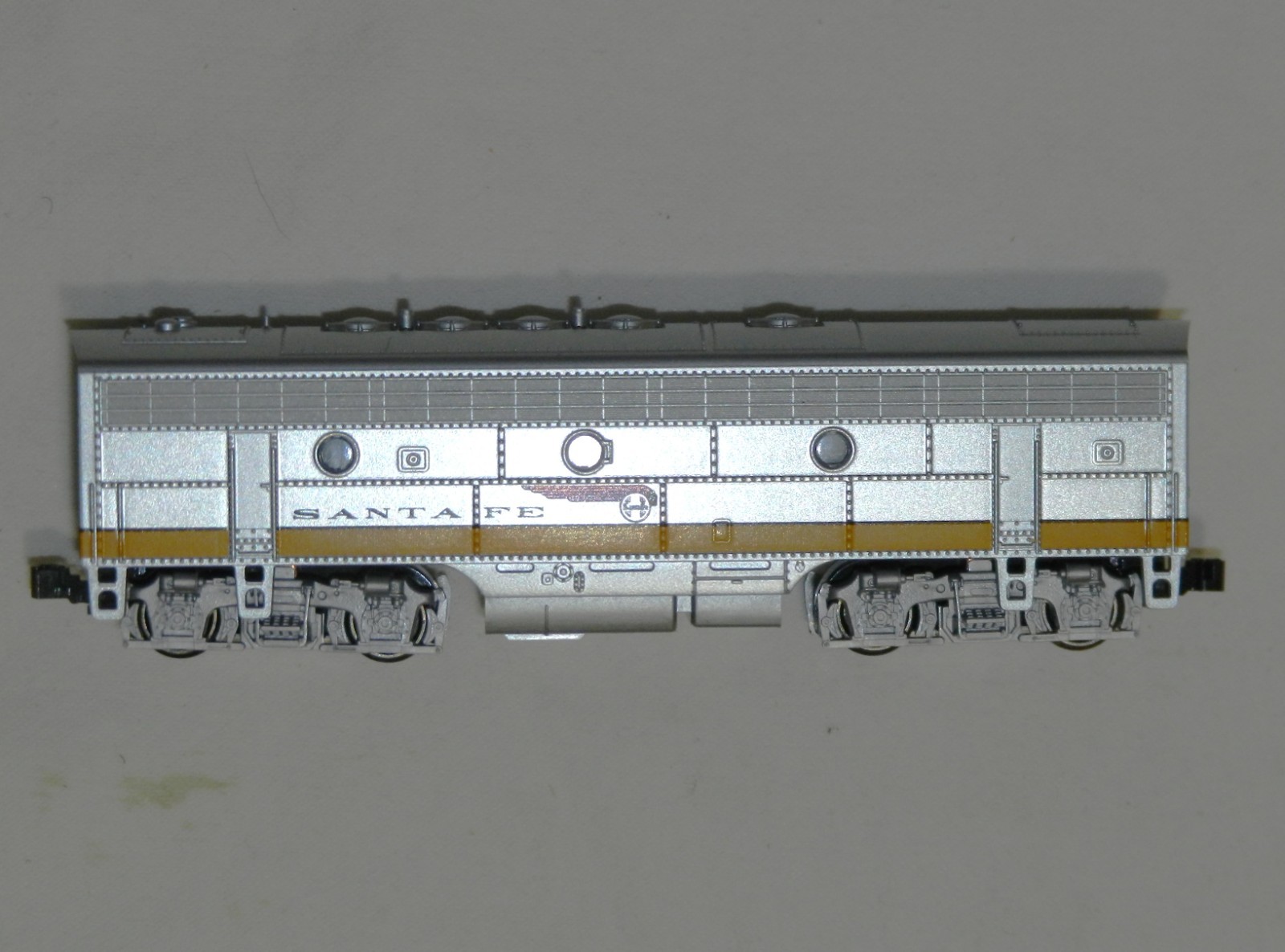 N Kato 176–2212 F73-B Santa Fe Yellow Bonnet LNIB with DCC see video