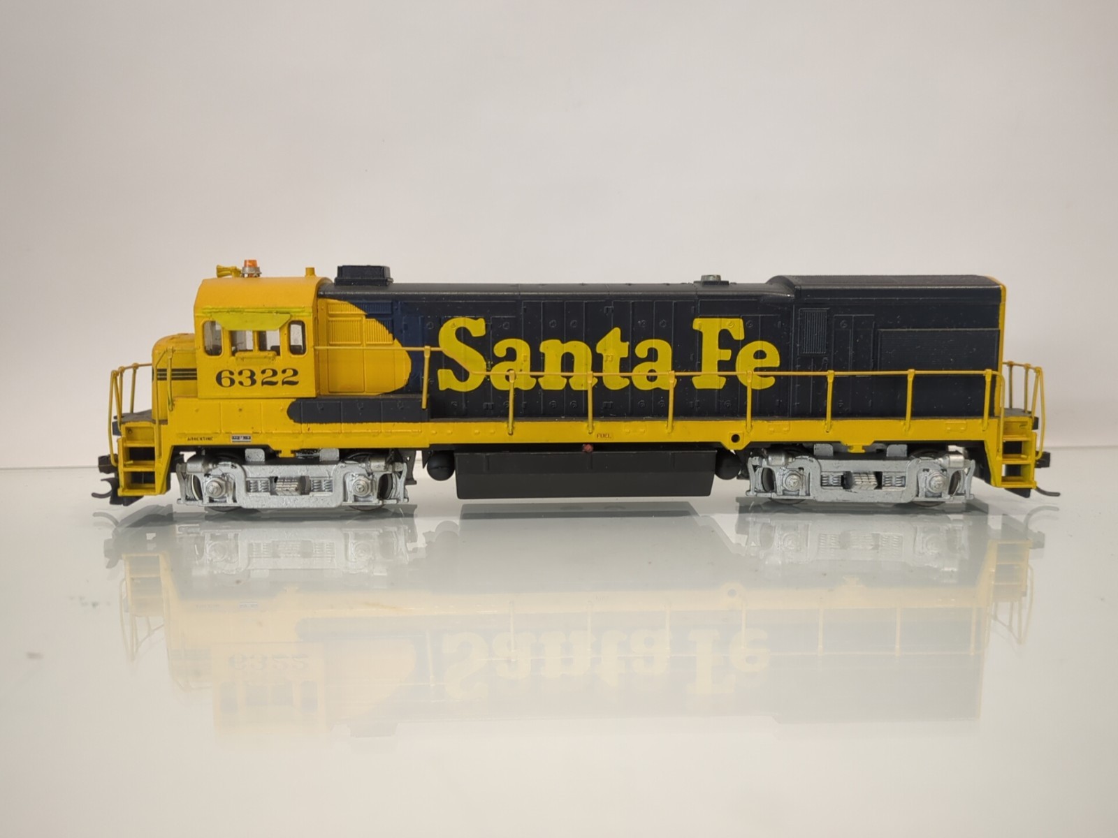 CUSTOM PAINT/DETAIL Athearn HO Santa Fe U23B Diesel Locomotive ATSF #6322