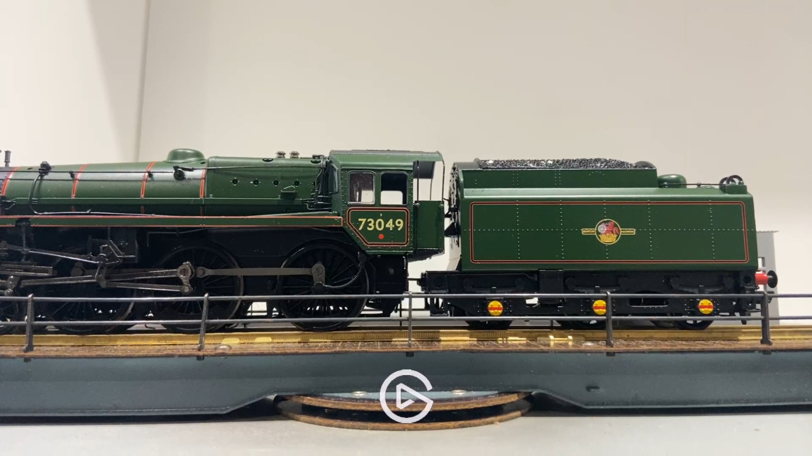 Bachmann Branchline 32-508 Standard Class 5MT 73049 BR Green Late Crest DCC