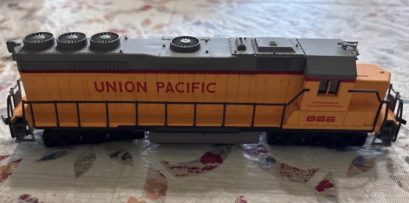 Bachman GP40 Union Pacific Locomotive Powered
