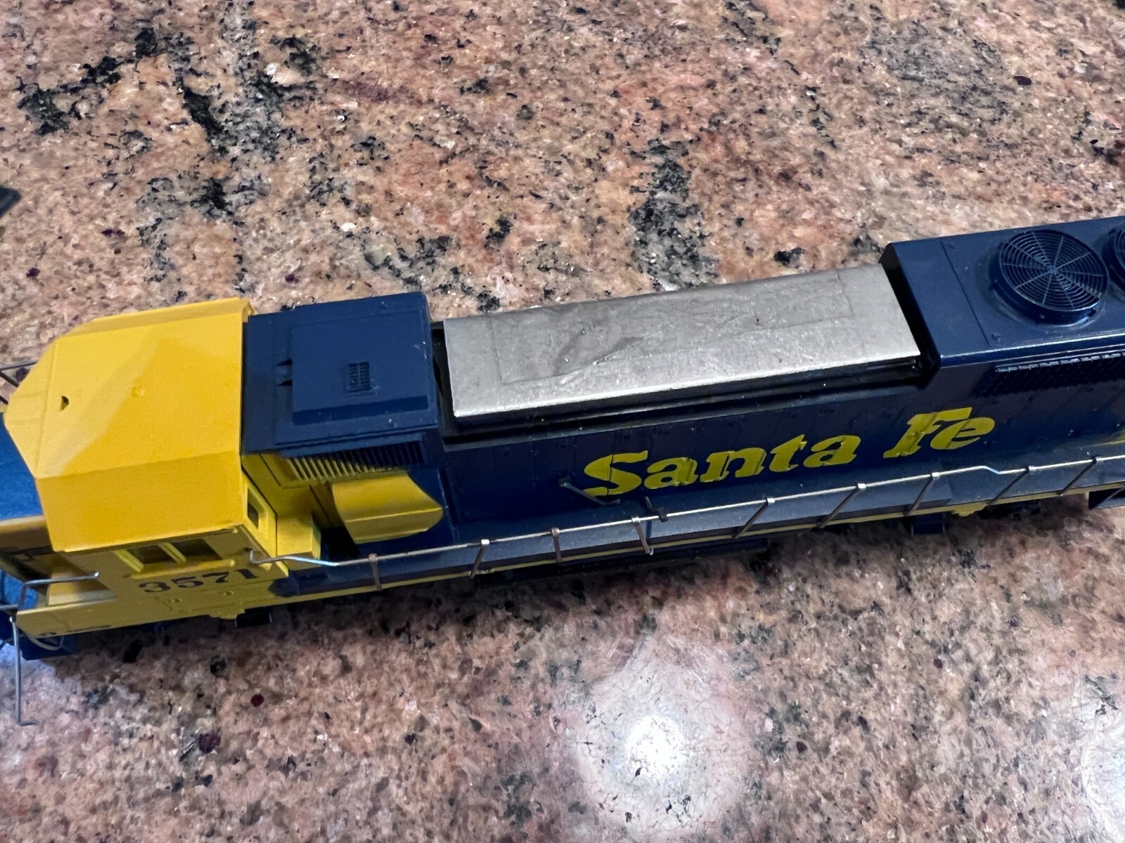HO Scale Athearn 4608 ATSF Santa Fe GP38-2 Diesel Locomotive #3571