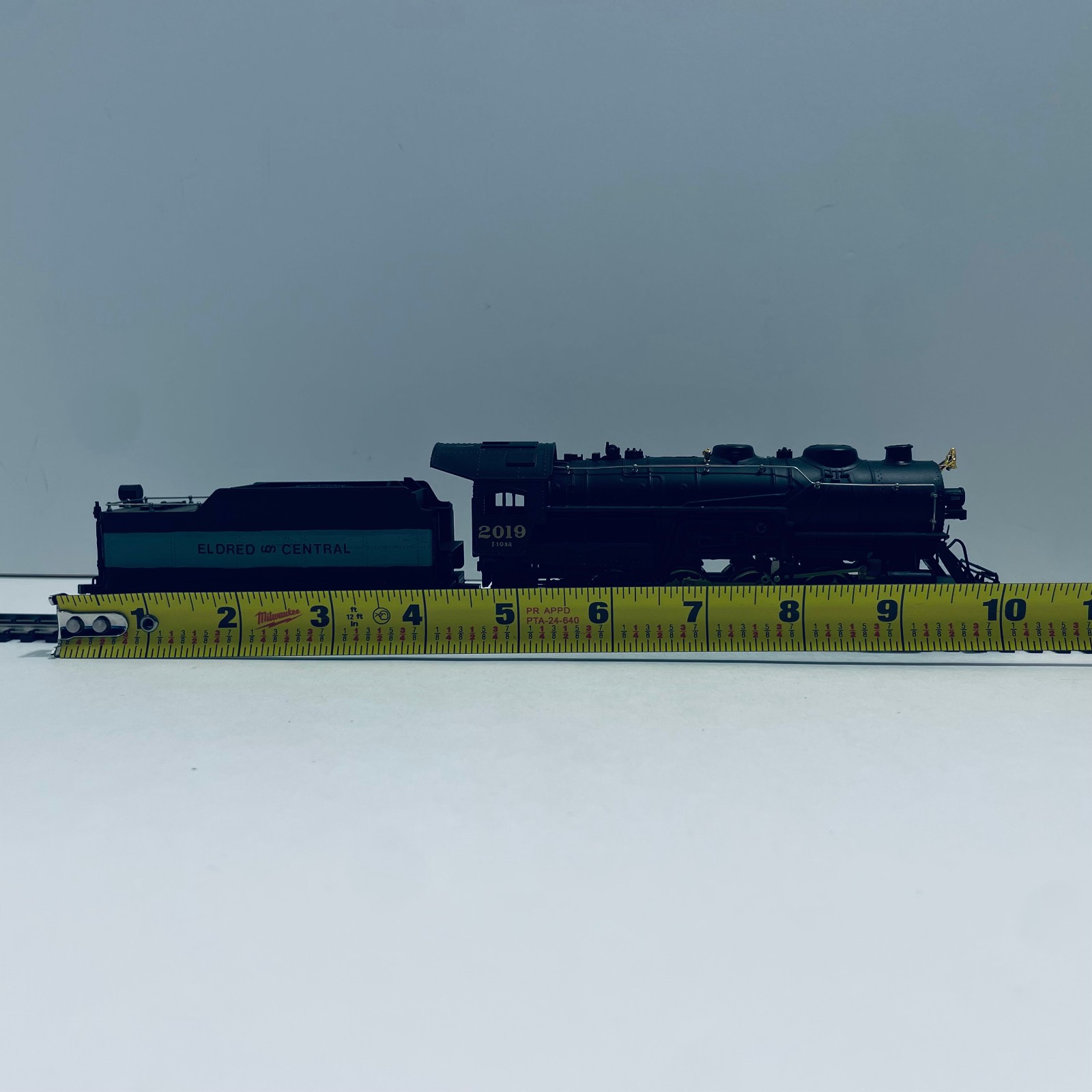 HO Scale Bachmann 2-8-0 Consolidation Steam Locomotive and Tender HOE-9