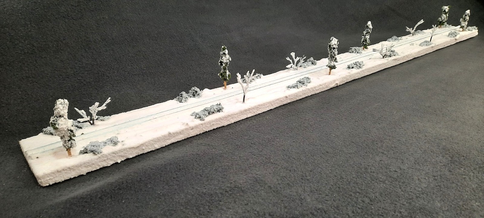 N SCALE 36″ DISPLAY DIORAMA -“WINTER SNOW SCENE” – FOR ANY N SCALE TRAINS