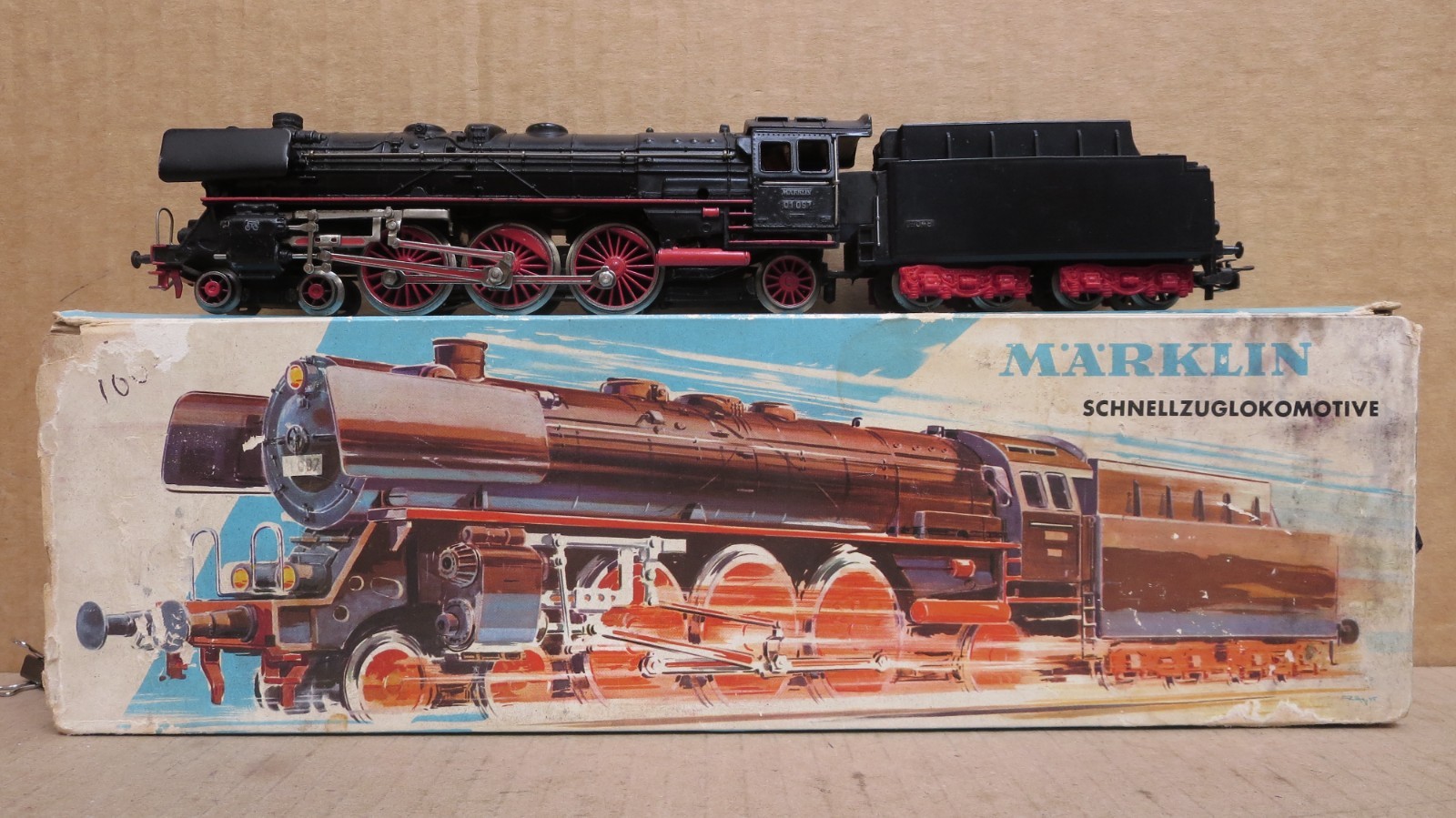 Märklin 3048 BR 01 Deutsche Bundesbahn (DB) Class Steam Engine HO