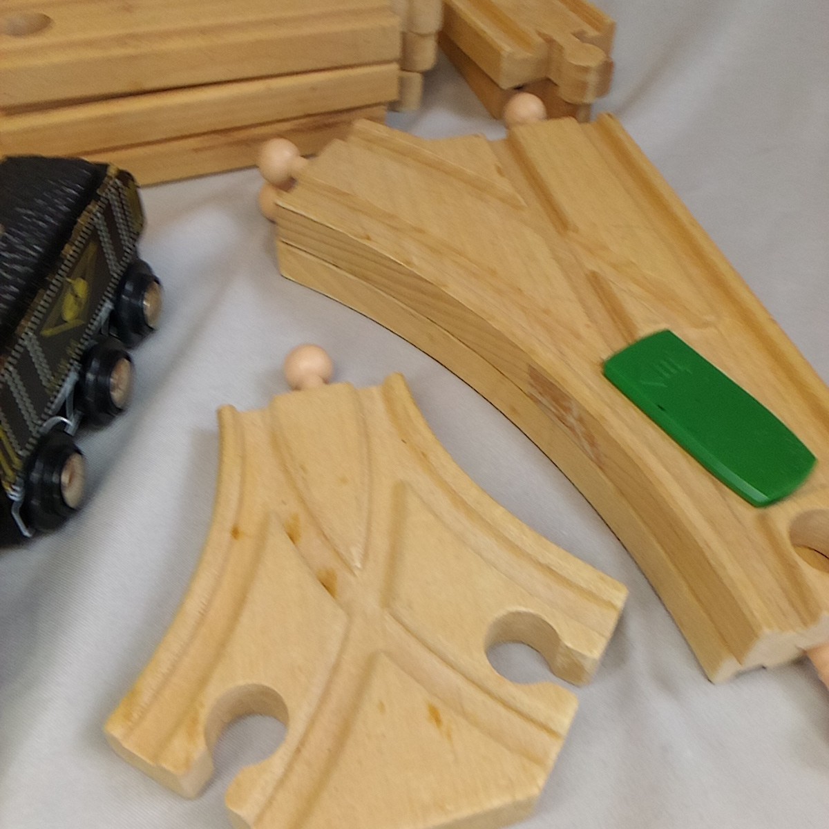Maison Battat Wooden Railway Train Lot Engines Cars Crane Tressles Track Set