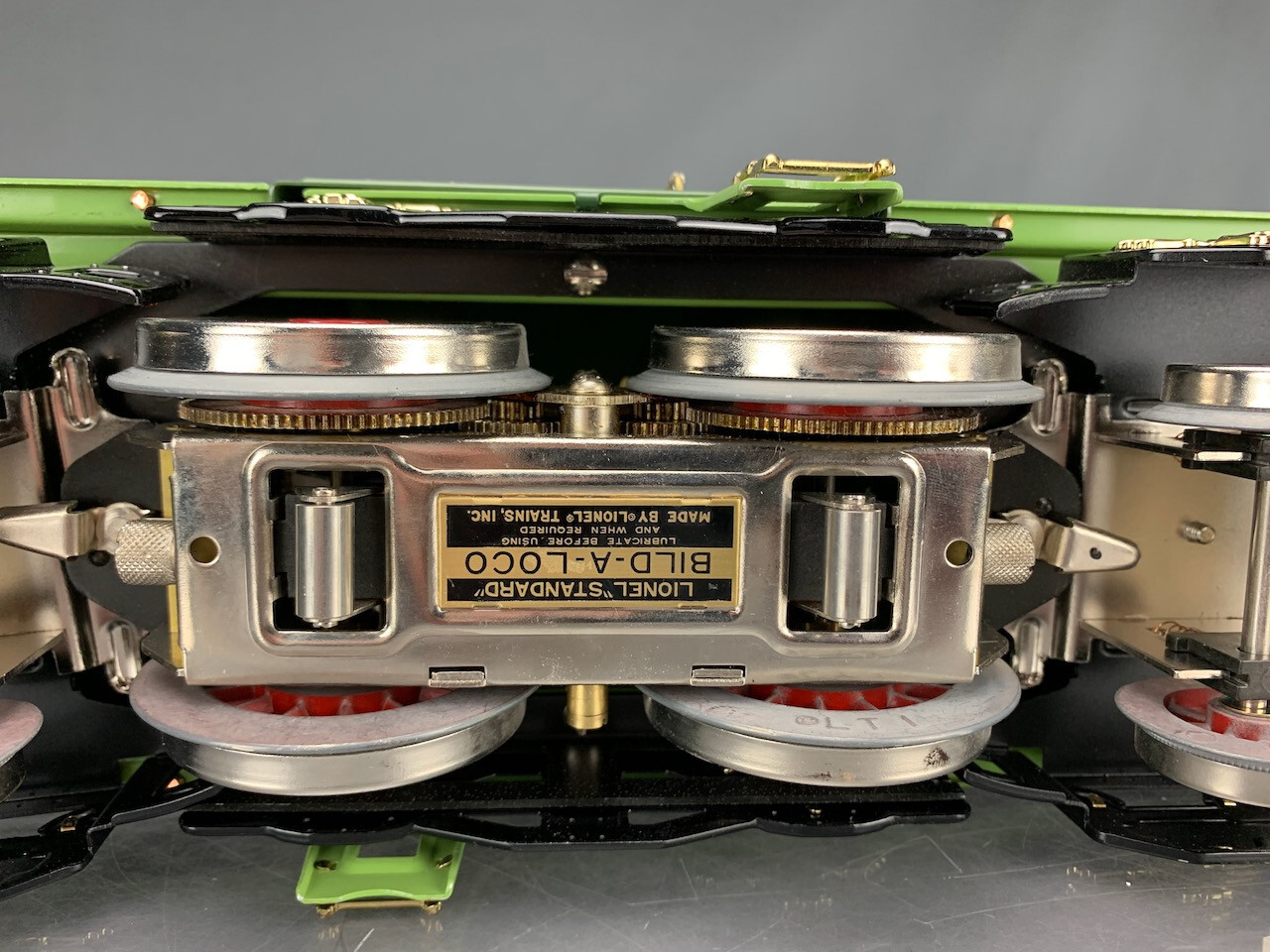 Lionel Classics Standard Gauge 4-4-4 Electric Locomotive Two Tone Green O2869