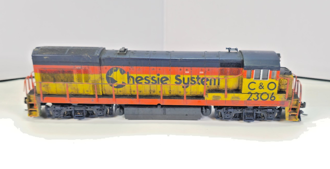 Atlas HO Weathered Chessie System C&O GP38 Diesel Locomotive RTR KD Couplers
