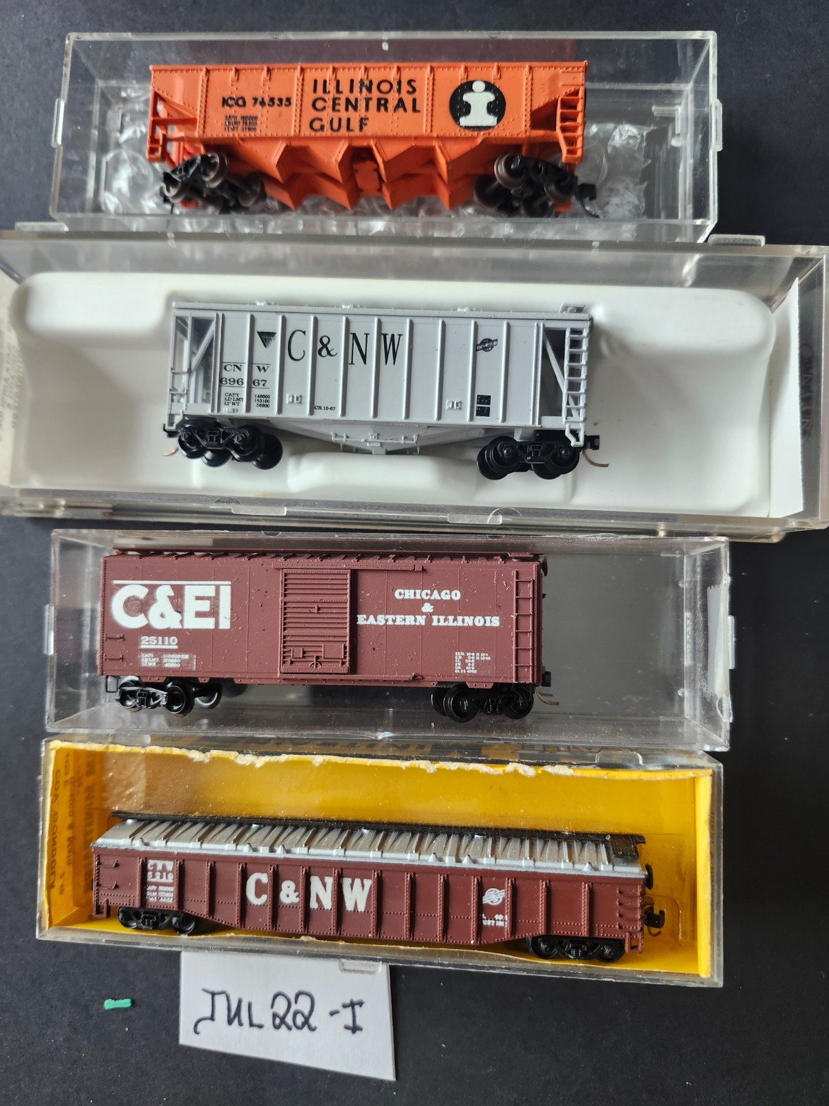N SCALE4 CHICAGO REA: 2 C&EI 5212, 25110, C&NW 65669, ICG 76535