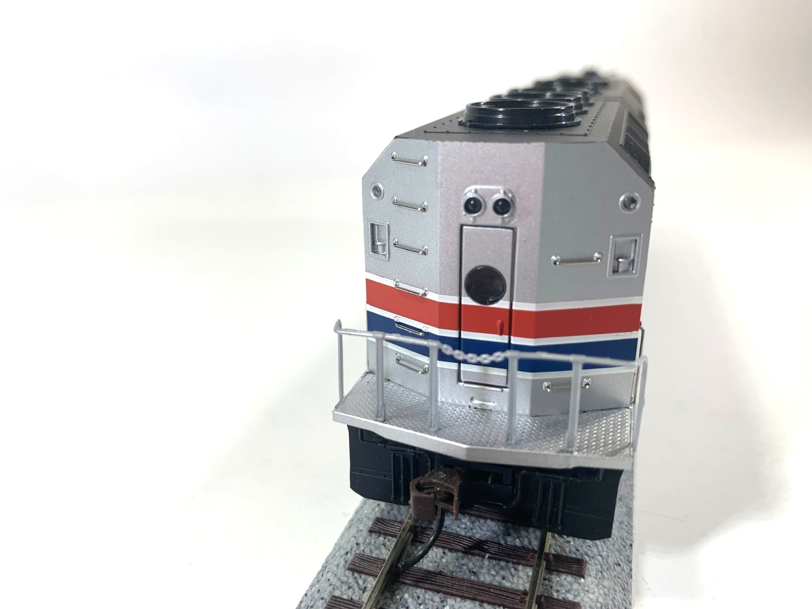 Bachmann Spectrum HO 87004 F40 PH Amtrak Phase 2 Diesel #224, DC only