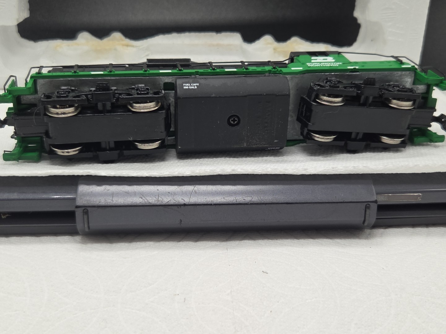 HO Mantua GP-20 Diesel Burlington Northern 2044 Green Black 414 – 063