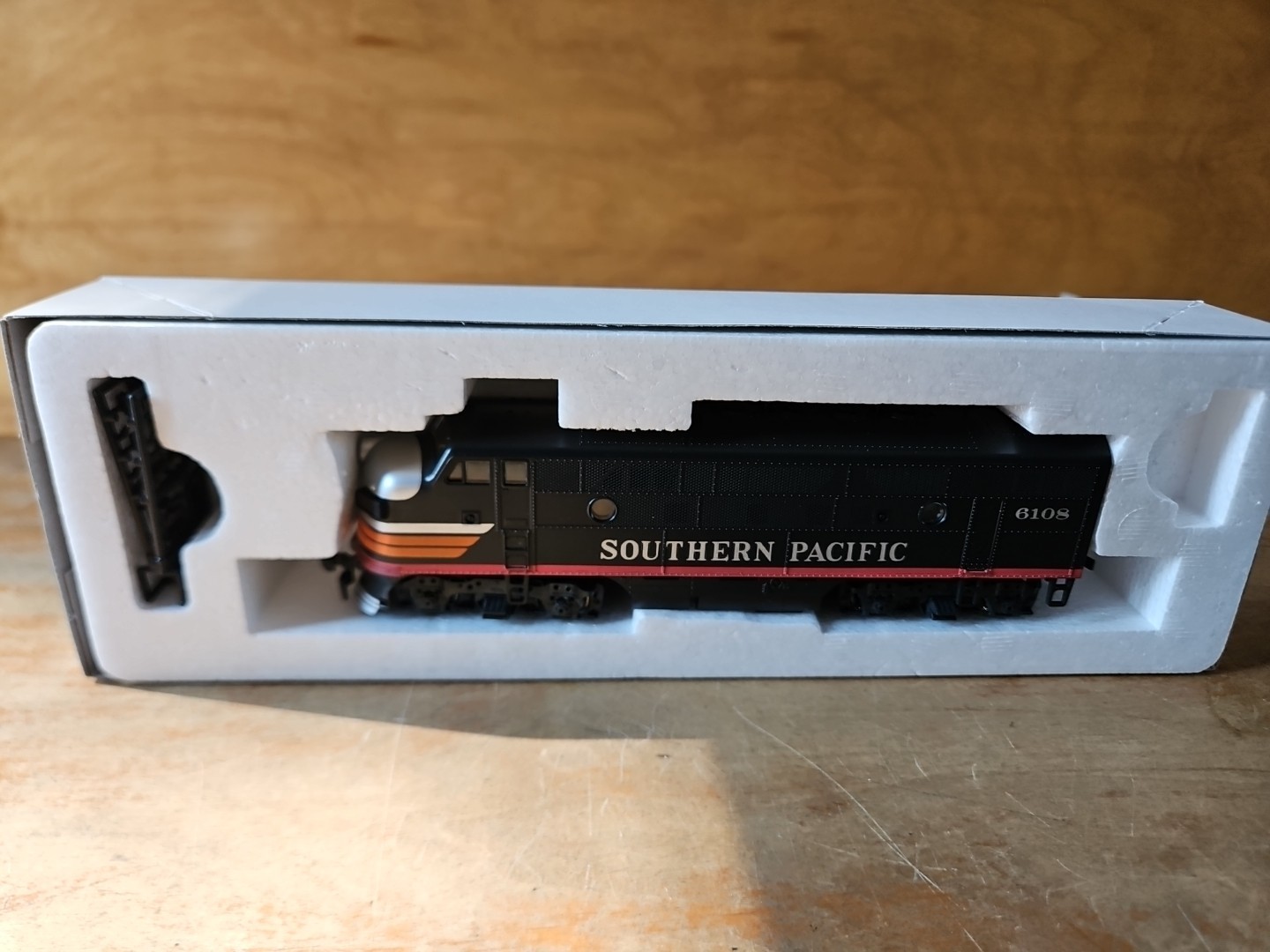 Stewart 8210 HO Southern Pacific Black Widow F3A #6108 Phase II Low Fans DC NEW