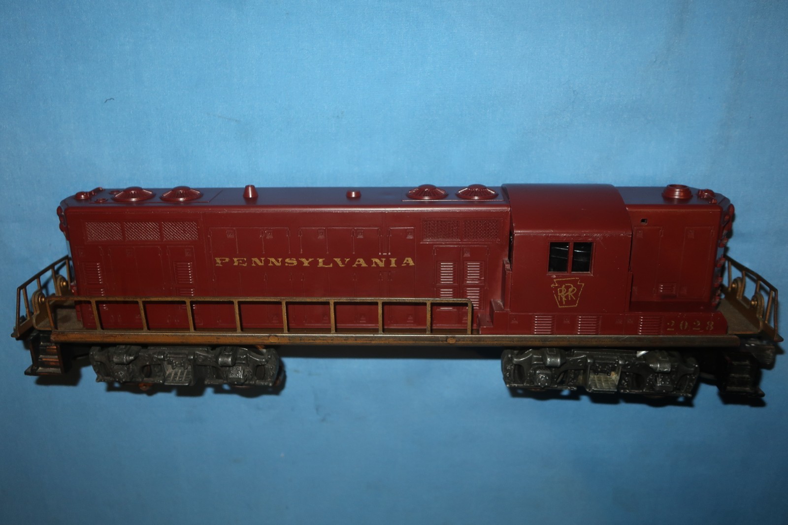 Lionel #2028 GP-7 Pennsylvania Diesel Locomotive. Runs Well