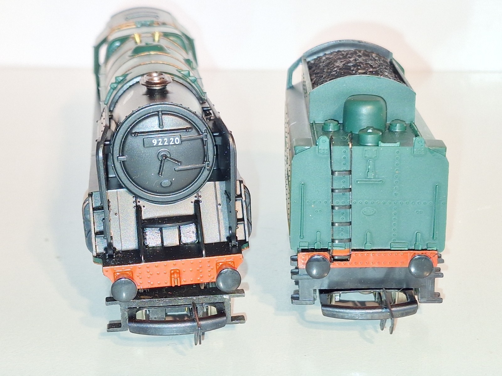 Hornby R065 BR 9F Evening Star #92220.New Old Stock. Wheel Delamination.Boxed.OO