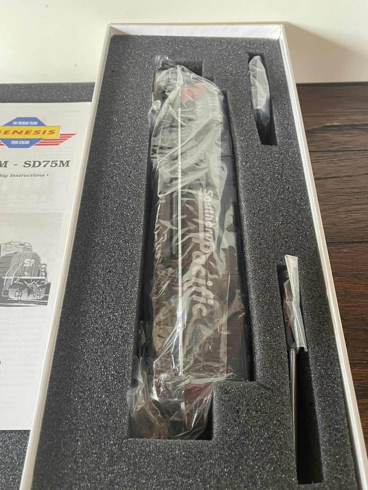 HO ATHEARN GENESIS G6126 SD70M SOUTHERN PACIFIC SP # 9810 – New In Box