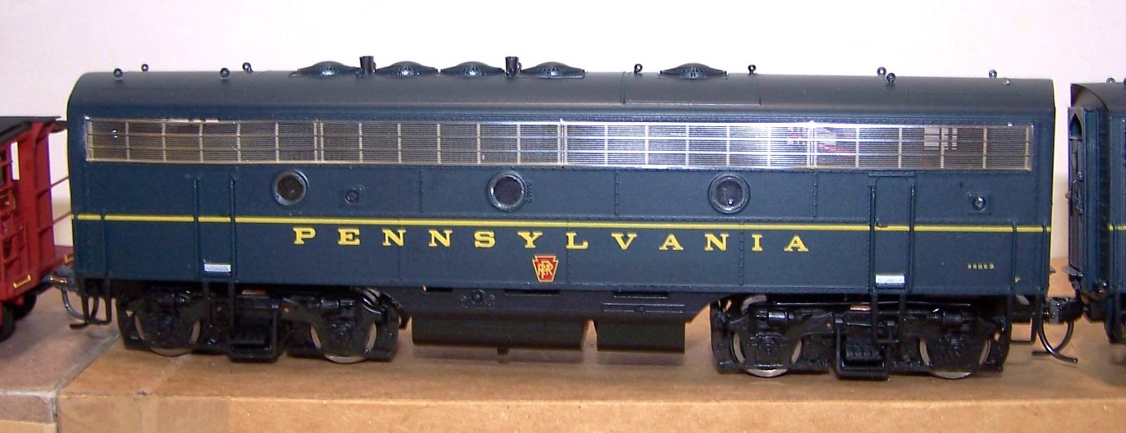 HO INTERMOUNTAIN F7a, F7b, BOWSER CABOOSE 478049, PENNSYLVANIA PRR 9779 DC