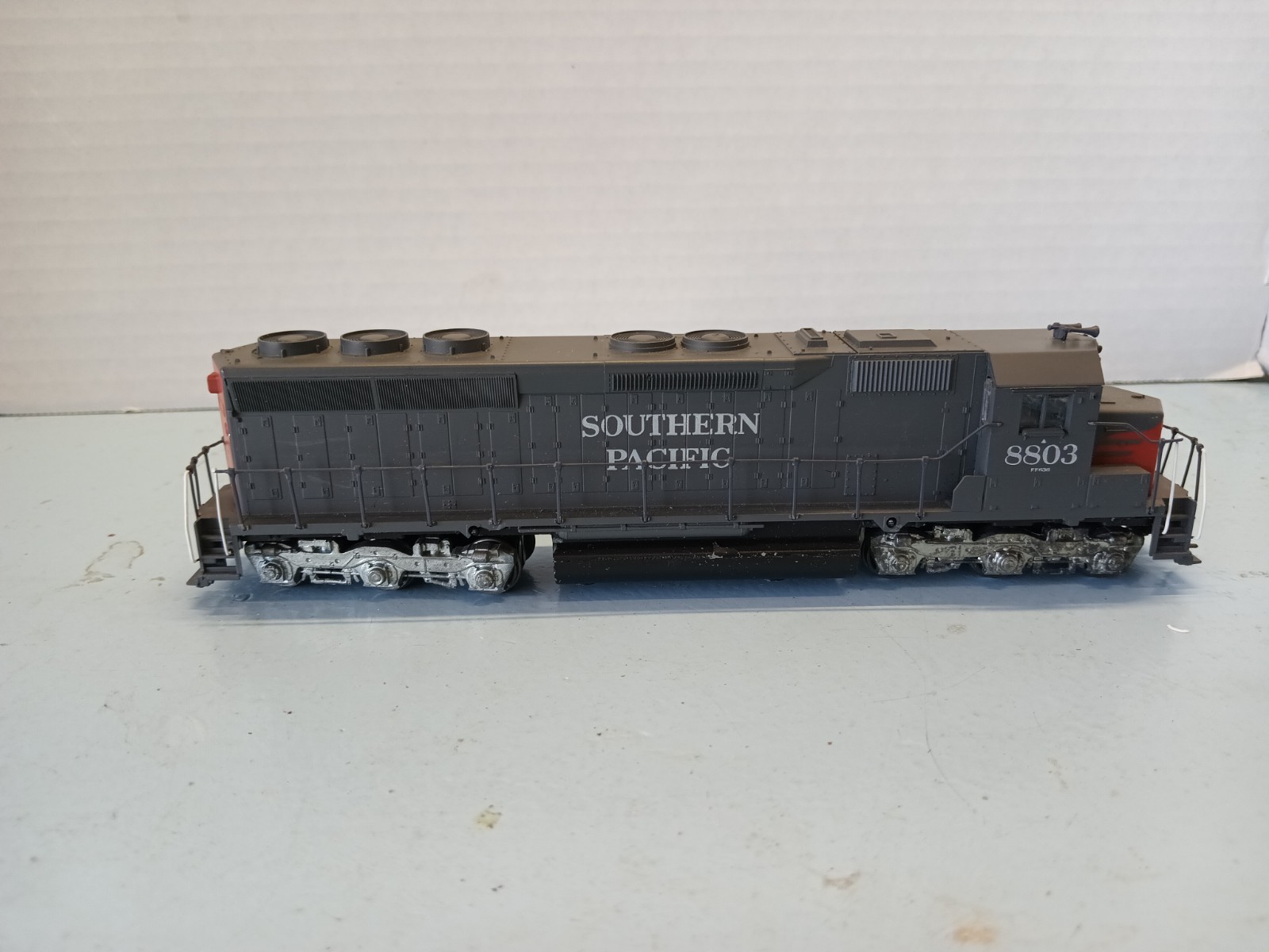 HO Scale Athern Southern Pacific SD 45. DCC, Lights, No Sound. Runs Great.
