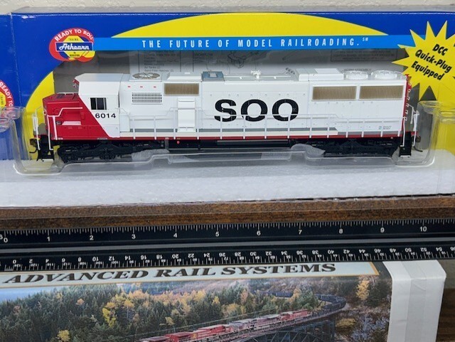SOO LINE SD60 WHITE EMD LOCOMOTIVE DC / DCC Ready – ” RED NOSE ” HO Scale NEW