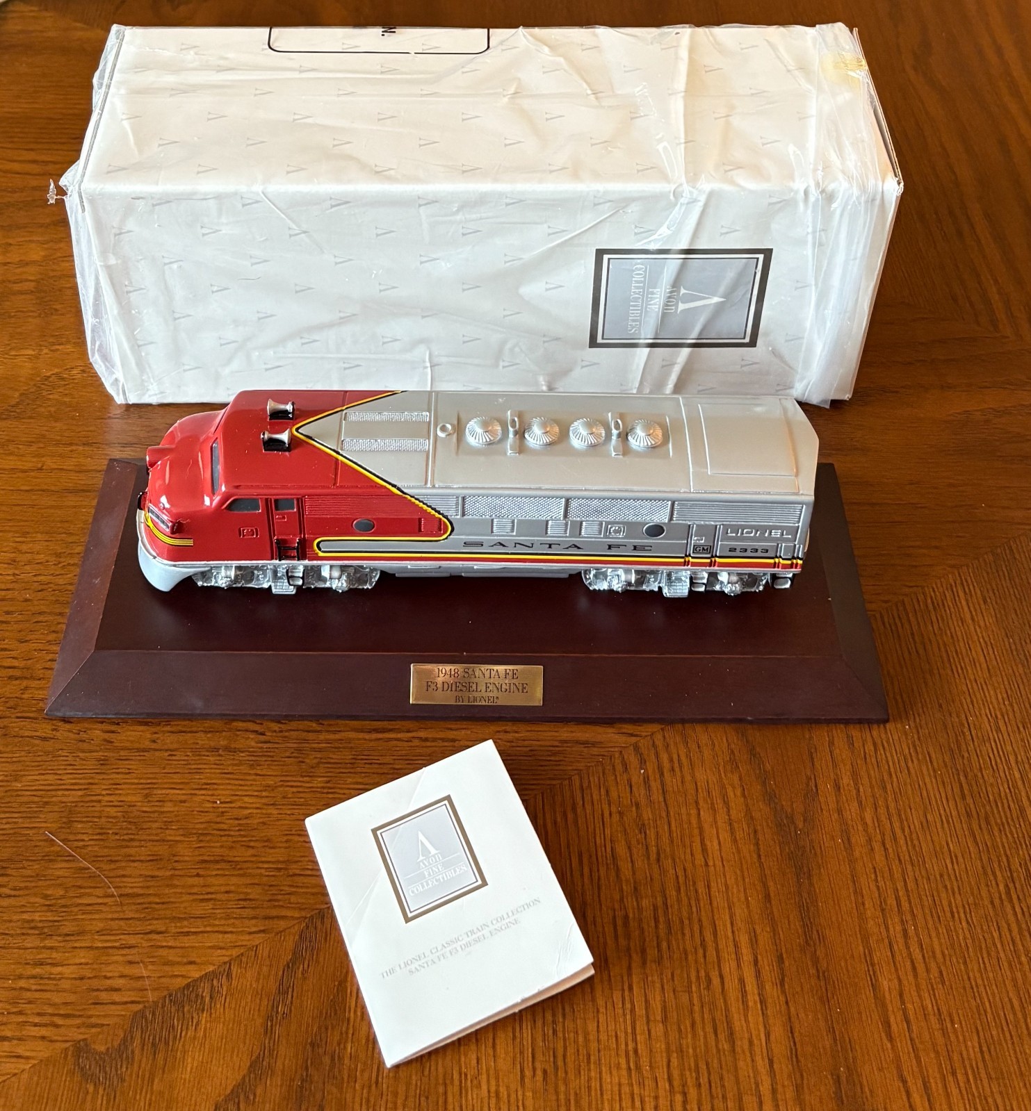 AVON Lionel Replica Classic Santa Fe F3 Diesel Engine ~Santa Fe 1948 #2333