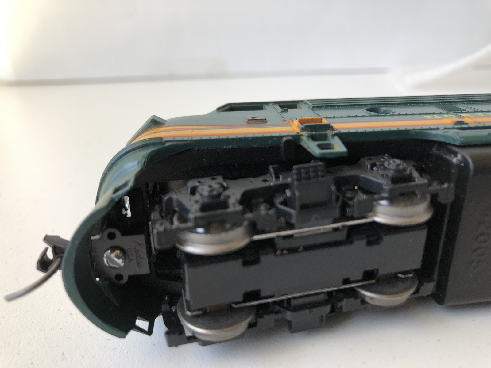 Athearn EMD F-9 Northern Pacific 601 A & Blank Southern Pacific 6441