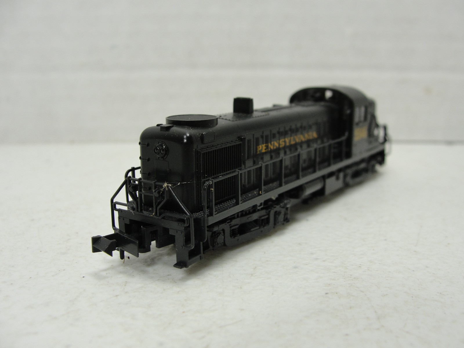Atlas 5546 Pennsylvania PRR RS-3 Diesel Locomotive N Scale / Runs