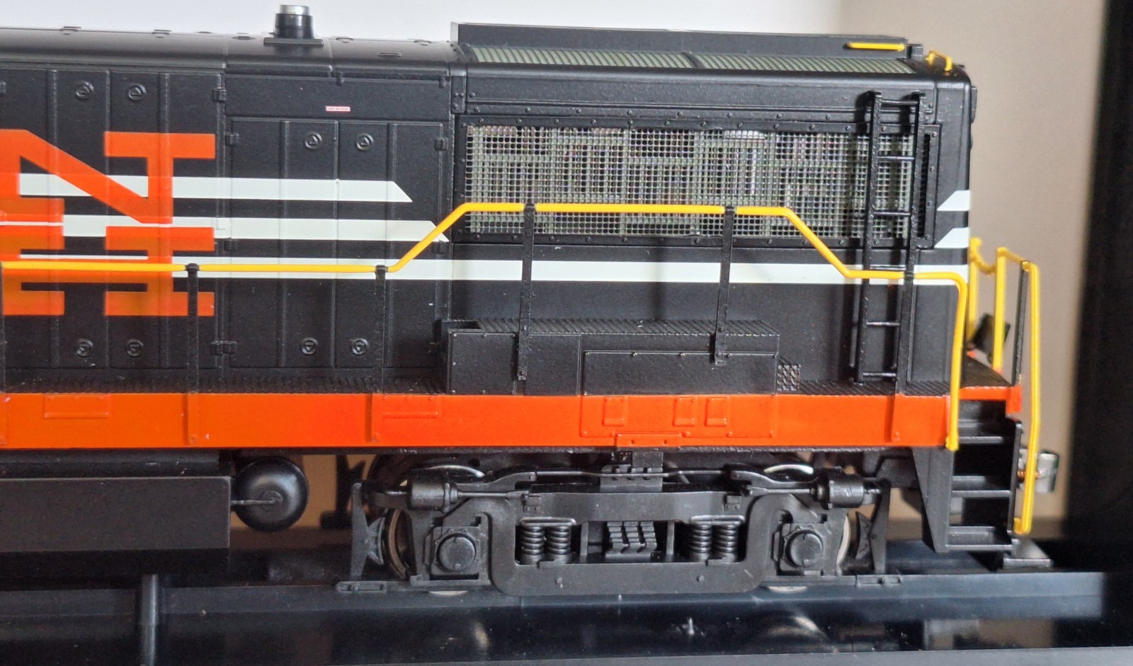 Bowser Executive Line #25151 HO EMD U25B New Haven Ph IV #2513 Standard DC