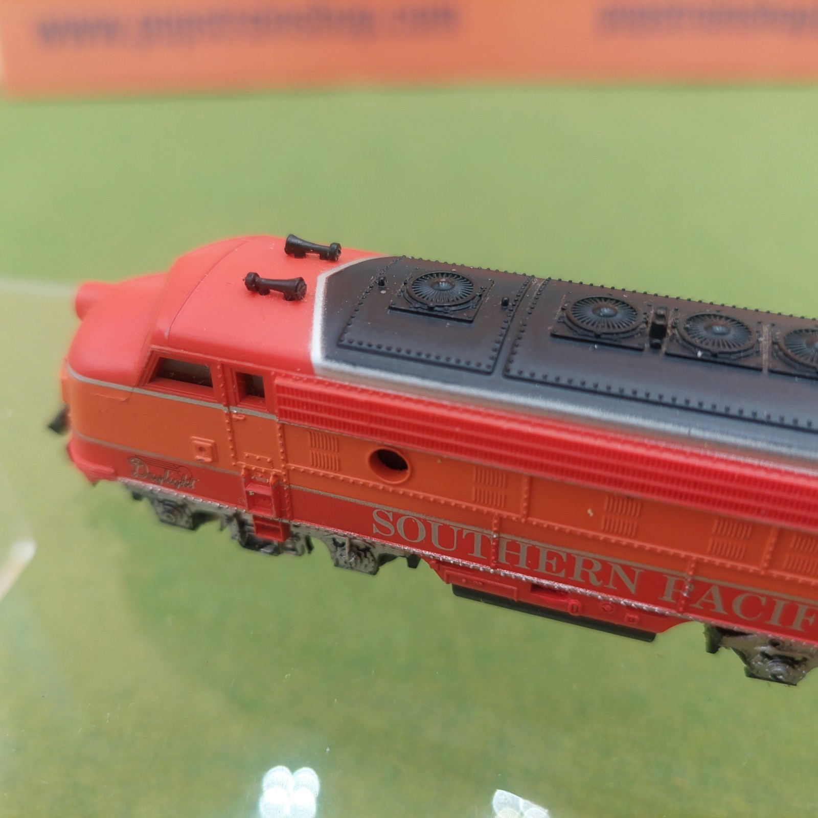 Life-Like ~ N-Scale #6405 Southern Pacific “Daylight Paint Scheme” F 7 Diesel