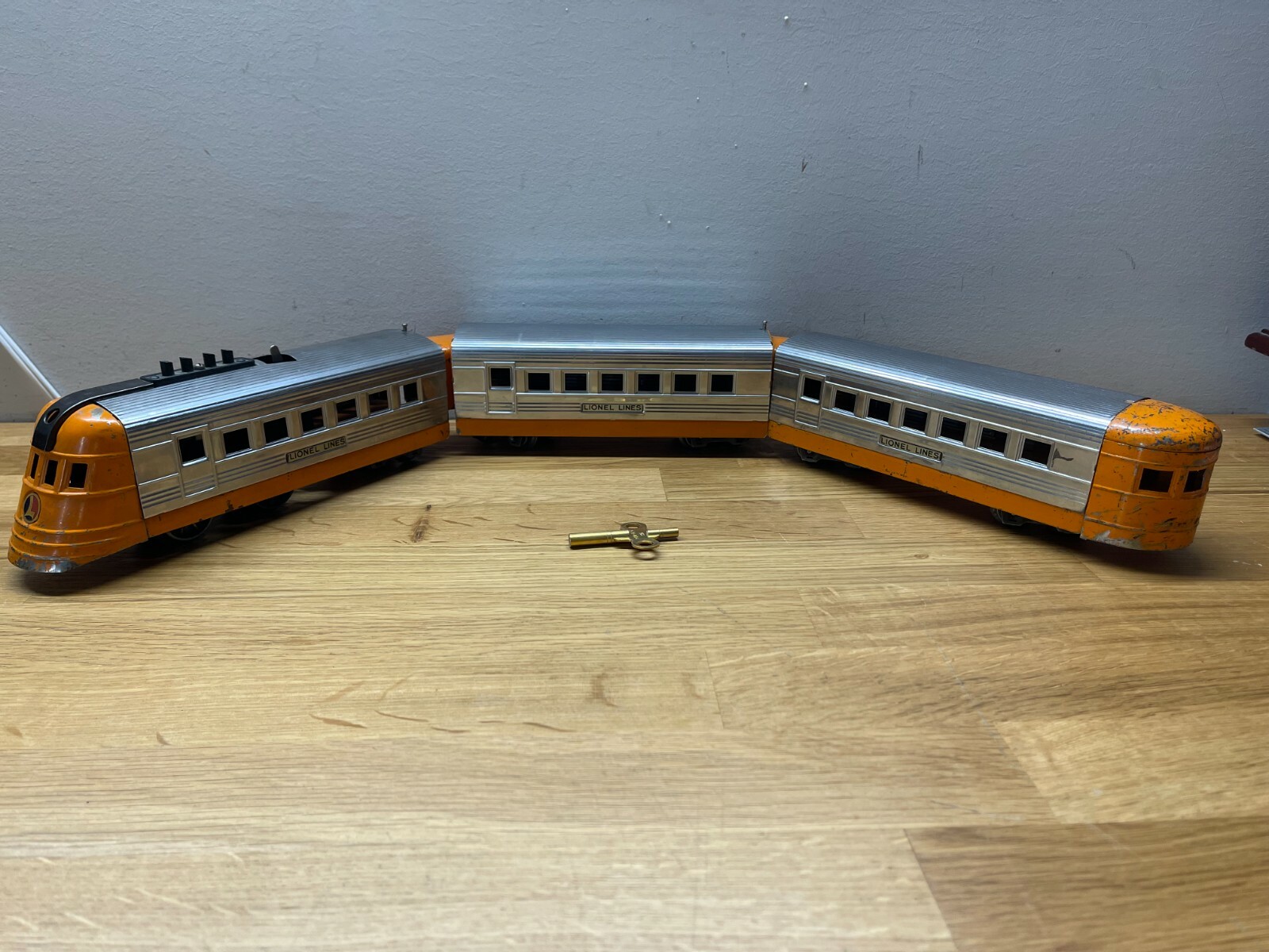 LIONEL 1535 PREWAR O-GAUGE STREAMLINE TRAIN SET WITH KEY
