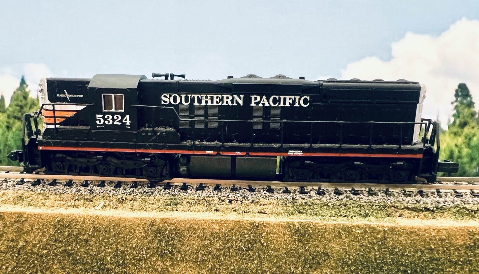 N Scale Life-Like 7729 EMD SD 7 SP Locomotive Black Widow #5324 (Tested) Engine