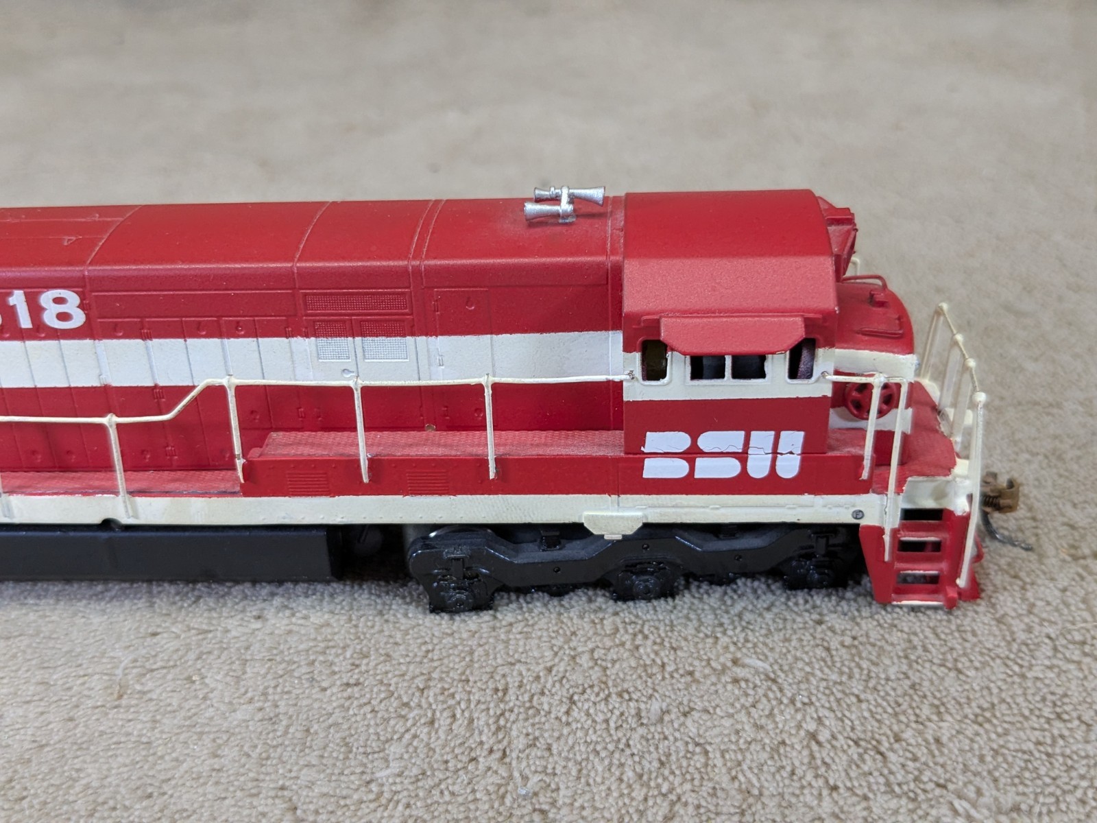 ALCO Models HO Brass D-137 G.E. U-33C Diesel Locomotive BSW 3318 RED WHITE
