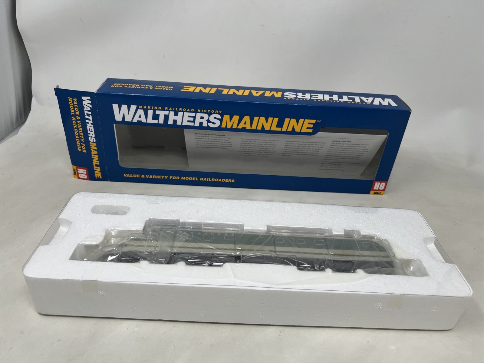 Walthers 910-9106 Southern Alco DL-109 Diesel Locomotive #6400 NIB