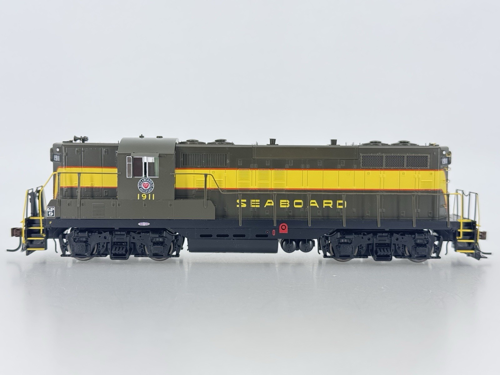 HO Athearn Genesis G62420 Seaboard Air Line GP9 Diesel Locomotive SAL #1911