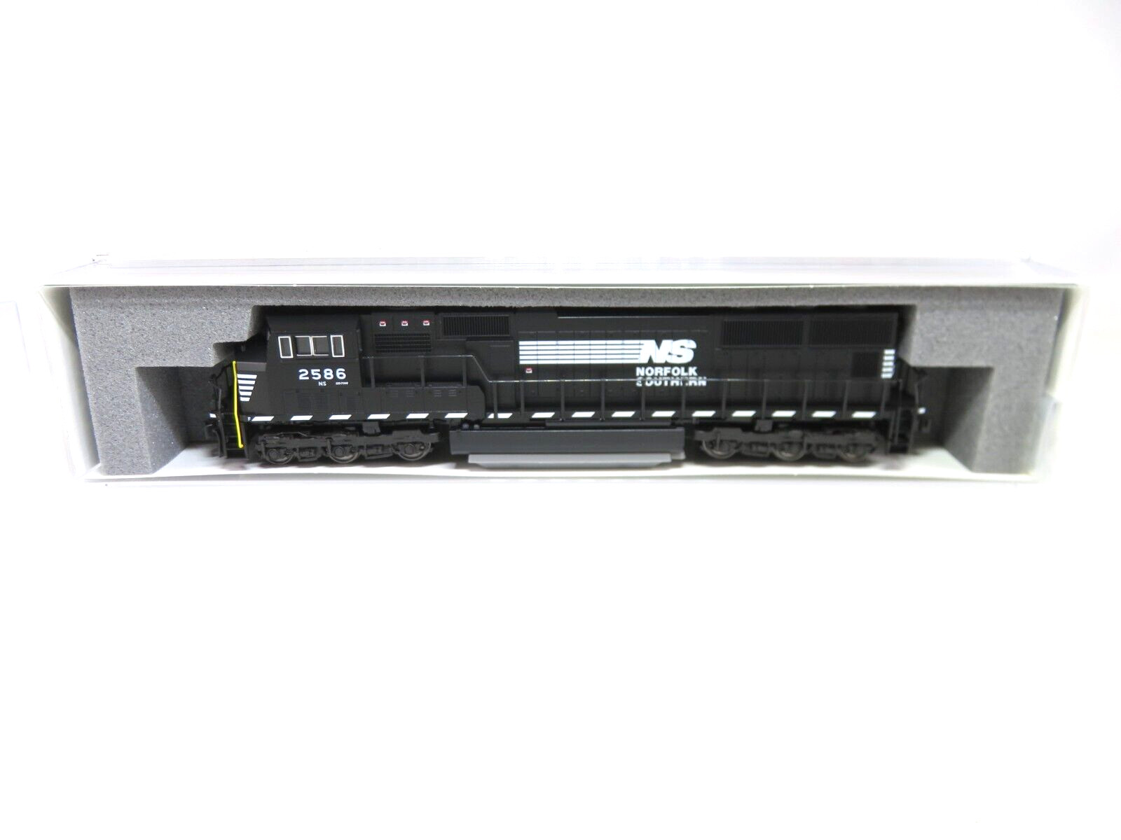 Kato 176-7614 N Scale NS Norfolk Southern EMD SD70M Diesel Locomotive #2586 NIB