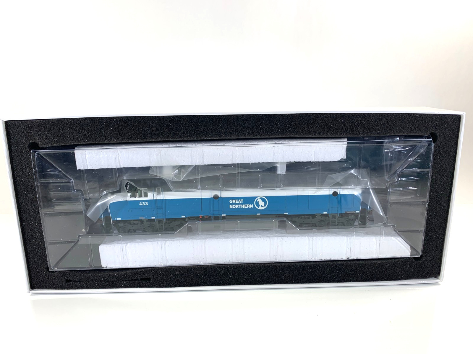 Athearn Genesis ATHG25262 Great Northern Big Sky F45 Diesel #433, HO scale