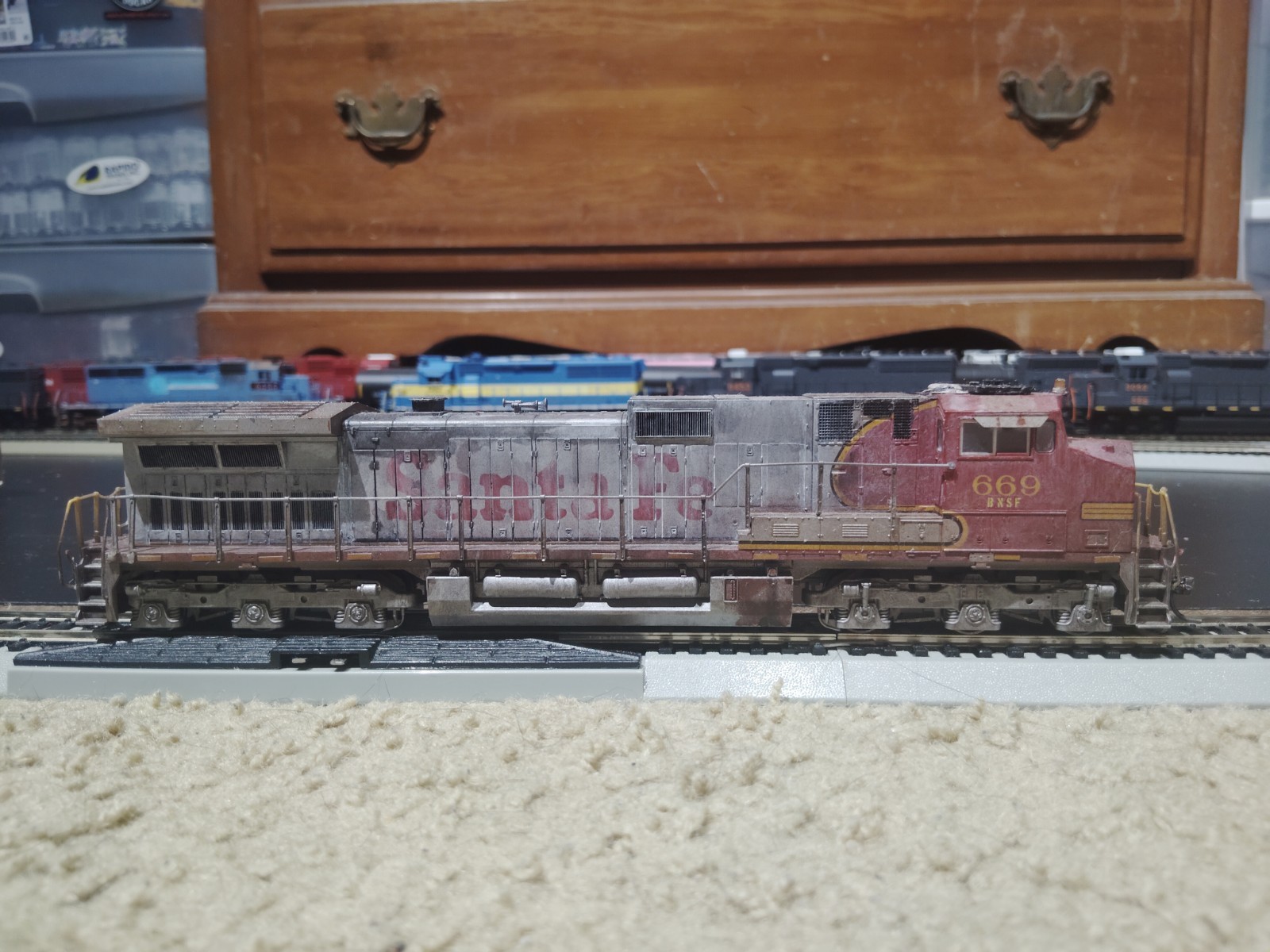 HO Kato BNSF 669 C44-9W Dash 9 Weathered DCC No Sound