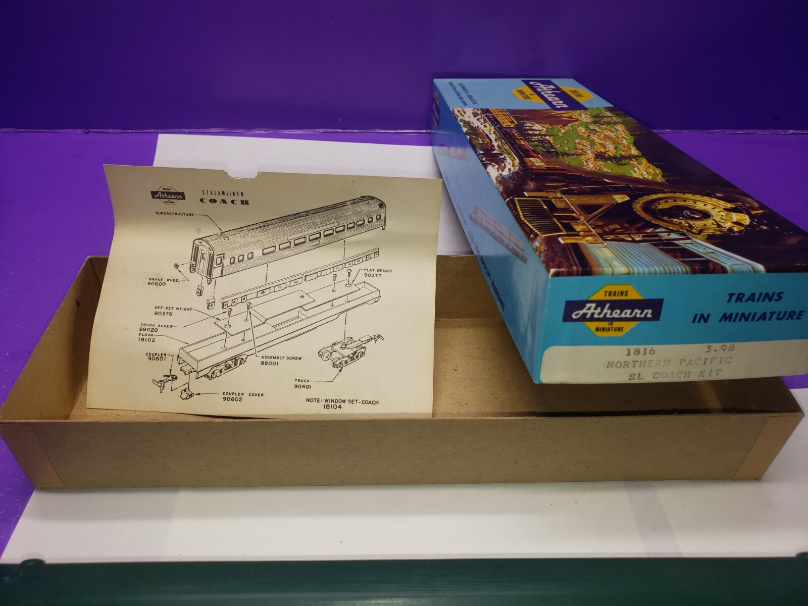 N P RAILWAY EXPRESS COACH CAR 3150 Athearn HO Scale Northern Pacific With Box