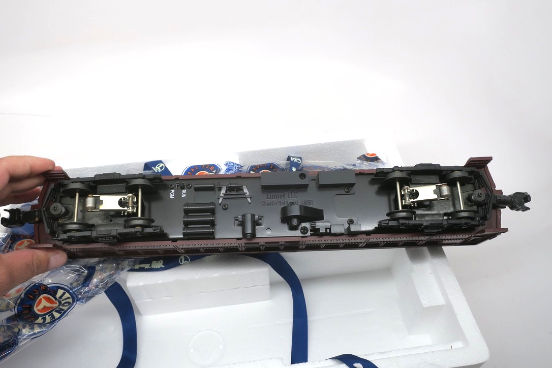 Lionel Trains 6-18344 Long Island Commuter M.U. Set, O Gauge (H)