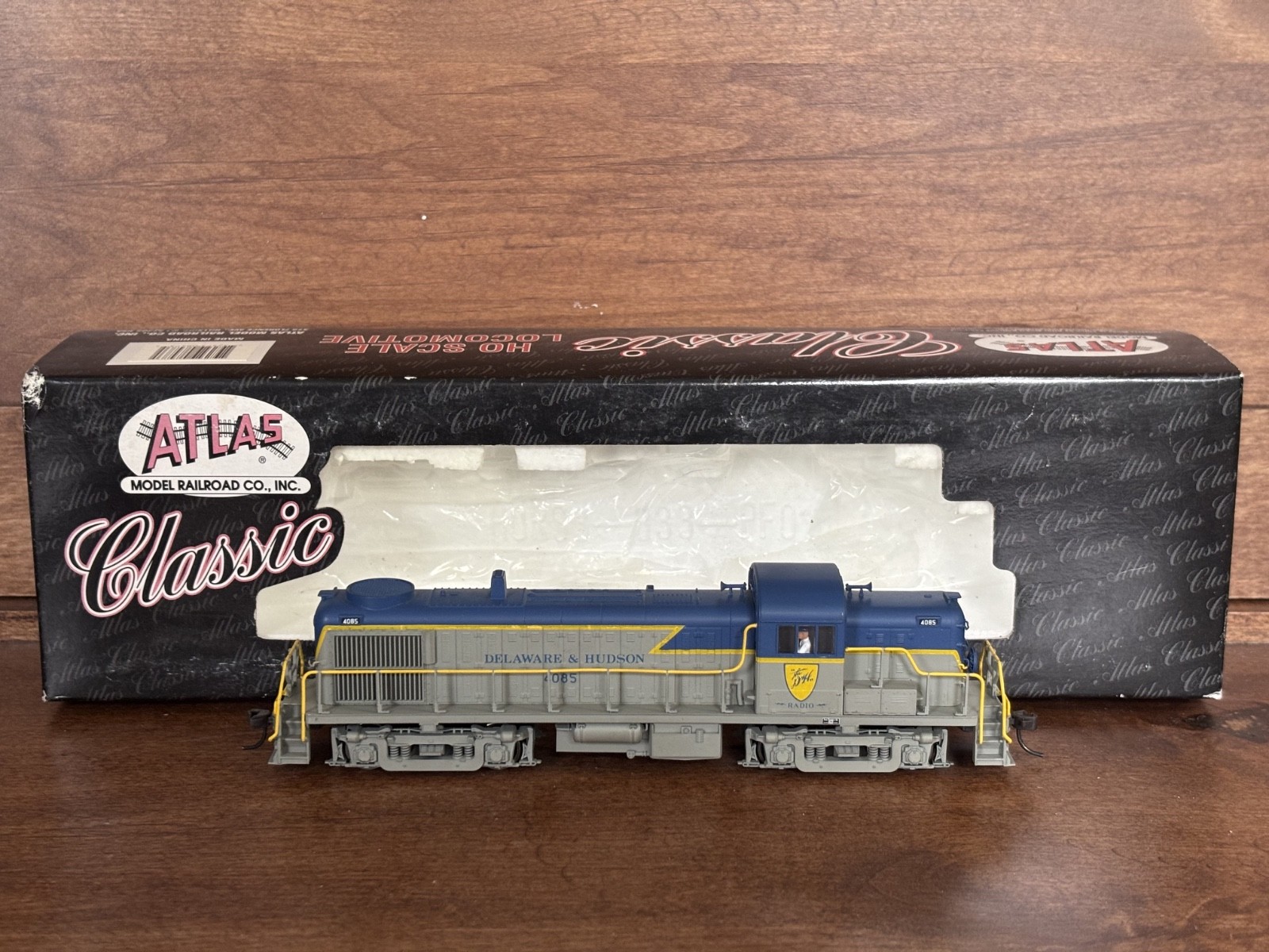 Atlas Classics HO Delaware and Hudson Alco RS3 Locomotive Road #4085 Runs Okay