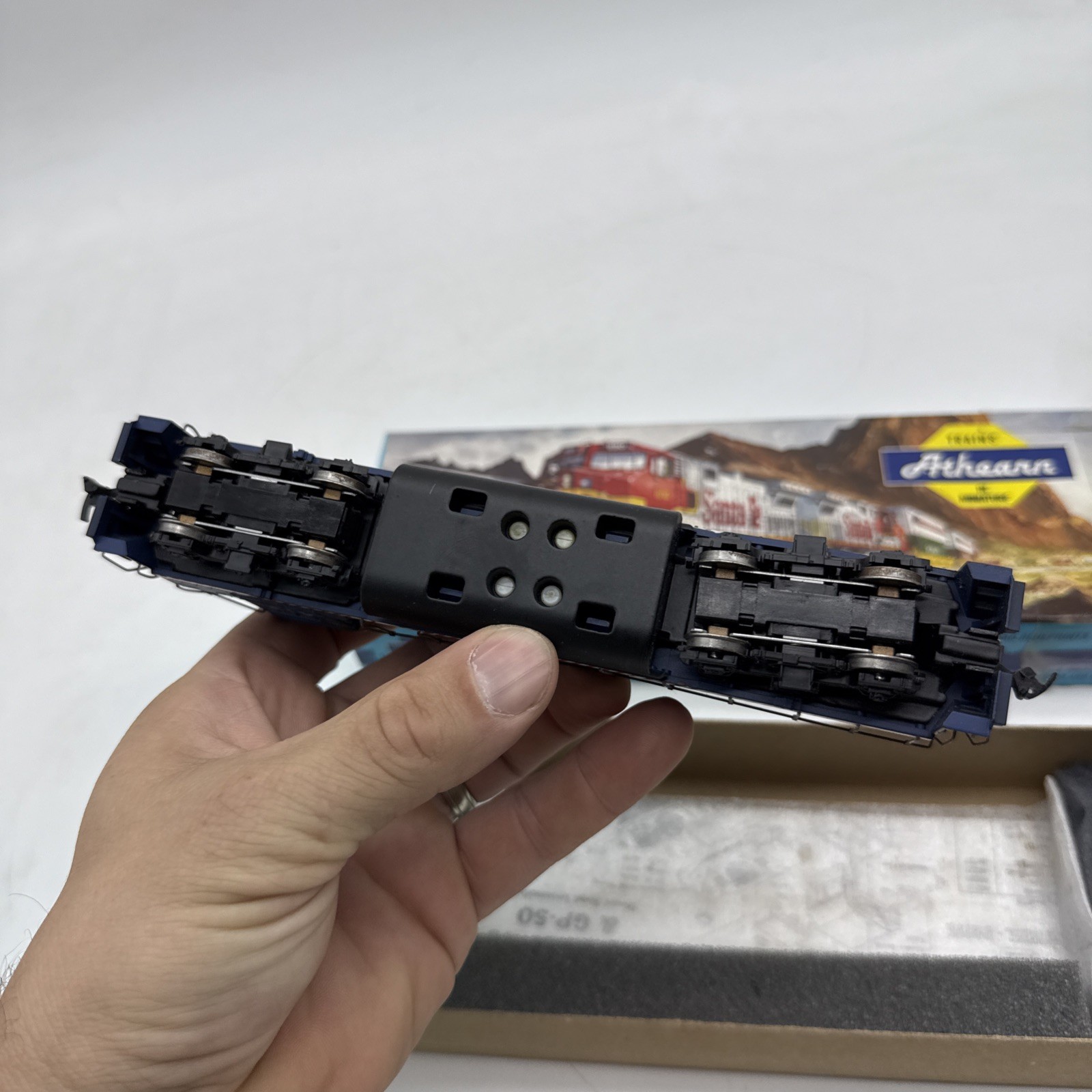 Athearn HO Scale GP 38-2 Diesel Florida East Coast #412 Powered Engine