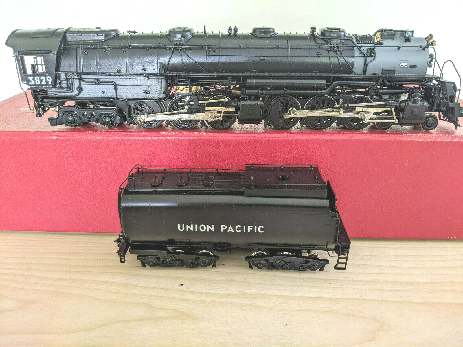 **PRO-PAINTED! KEY BRASS *HEADLIGHT *CAN MOTOR “UP 4-6-6-4 CHALLENGER” HO *L@@K!